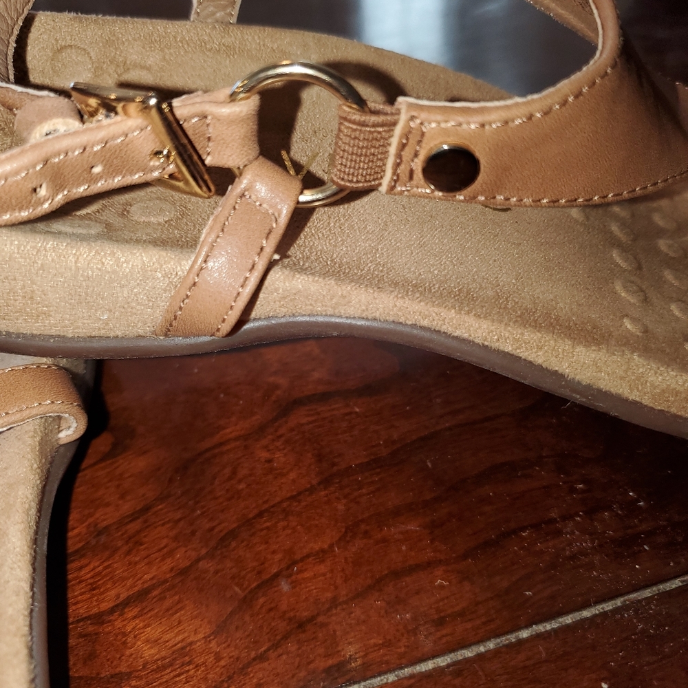 Vionic karri thong 8